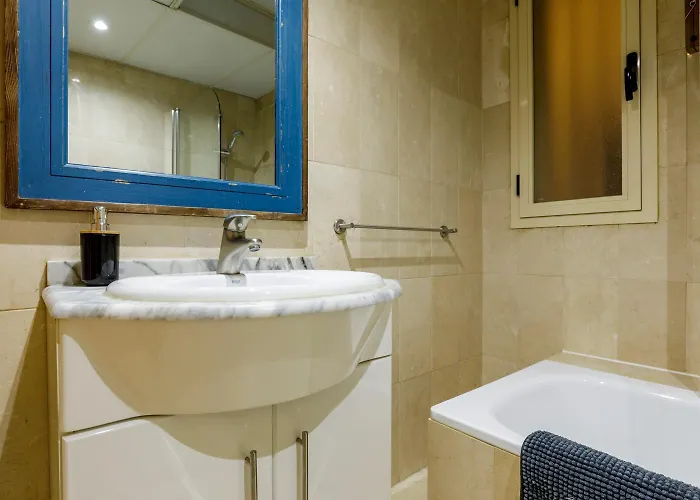 Con Parking Gratis Al Lado Del Pilar - Alfonso Zaragoza